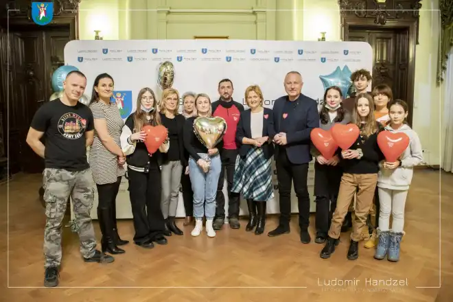 Jedzie na rowerze aż do Turcji, wspiera WOŚP – po drodze odwiedził Nowy Sącz