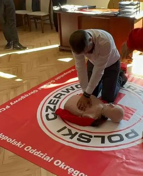 Resuscytacja ratuje życie. Gmina Mszana Dolna promuje umiejętności pierwszej pomocy