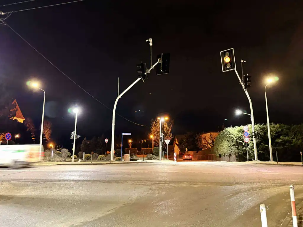 Zawada zyskała nowe światła. Zmiany na skrzyżowaniu z ul. Nawojowską poprawią bezpieczeństwo