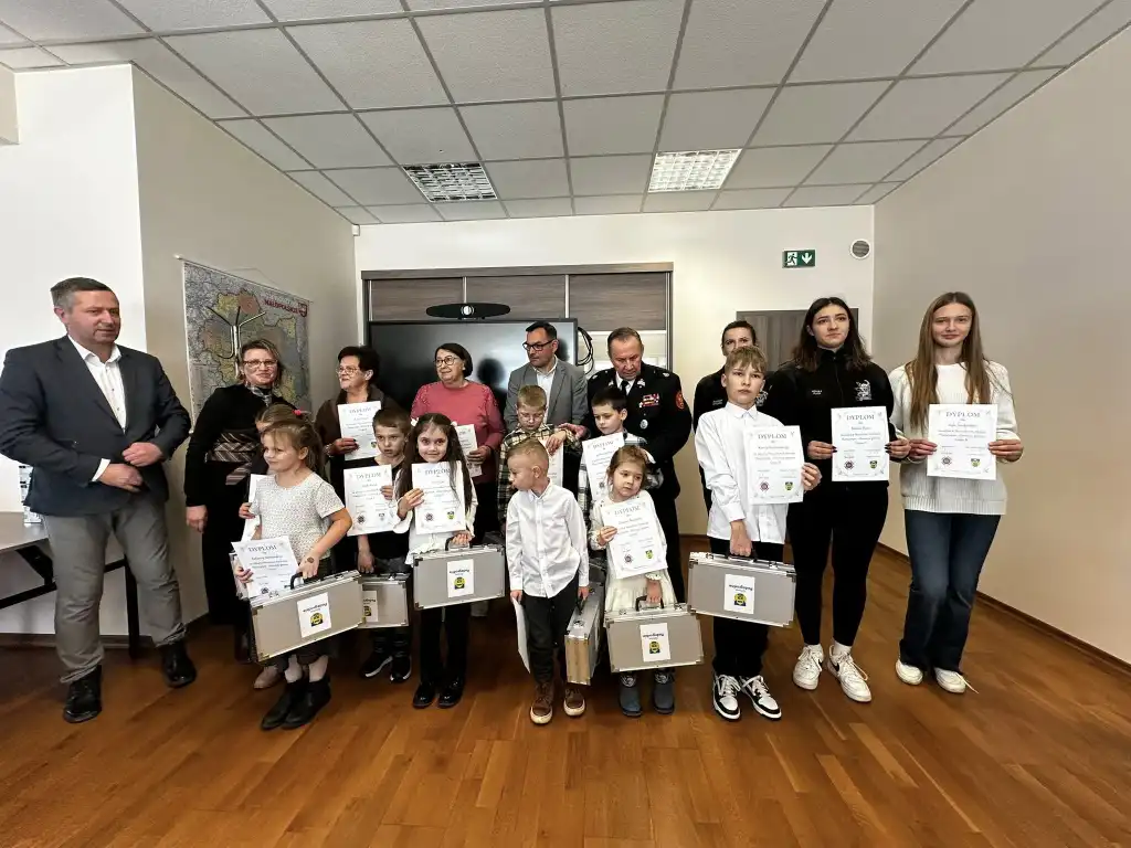 Młodzi artyści nagrodzeni w strażackim konkursie w Gminie Podegrodzie