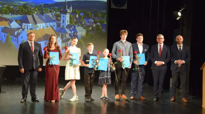 Młodzi ambasadorzy Starego Sącza. Stypendia burmistrza dla wybitnych talentów