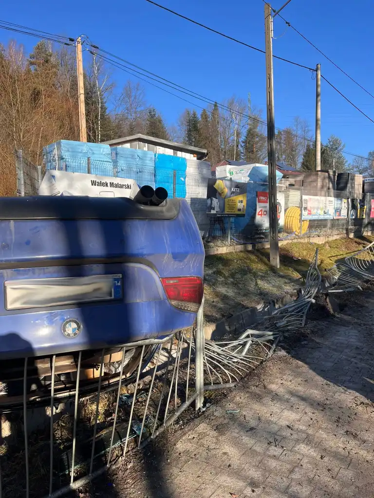W Naściszowej dachowało BMW