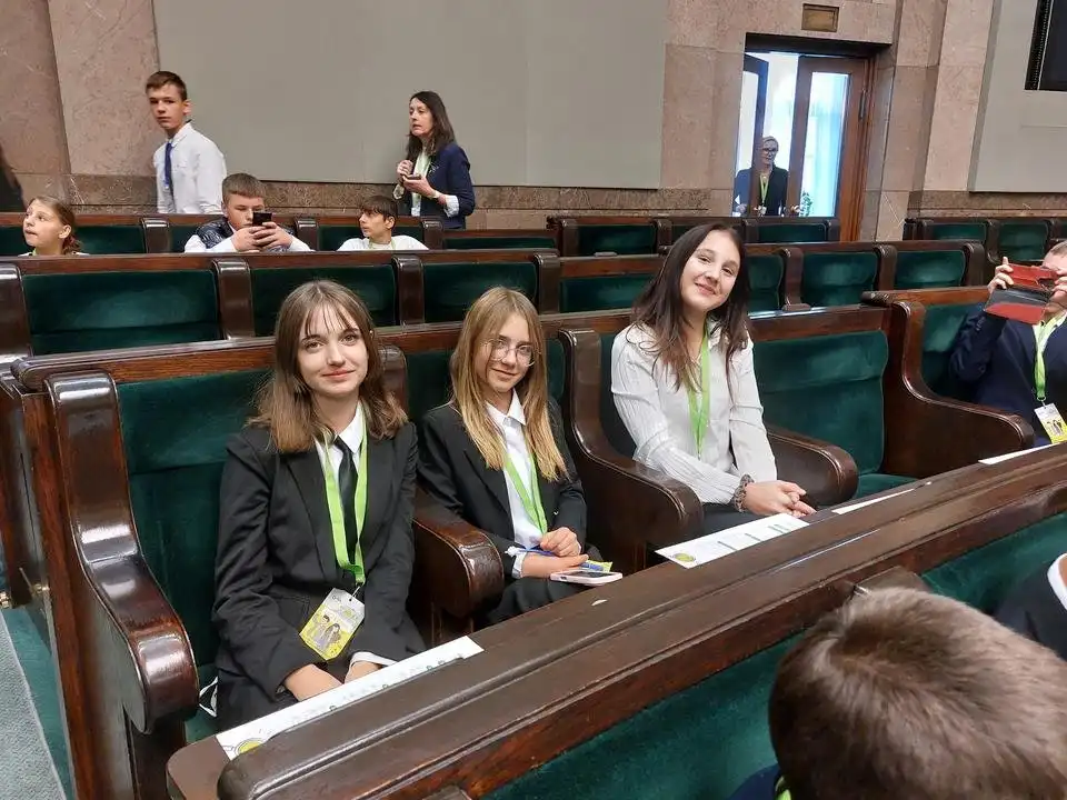 Młode posłanki z Siekierczyny w ławach Sejmu Dzieci i Młodzieży