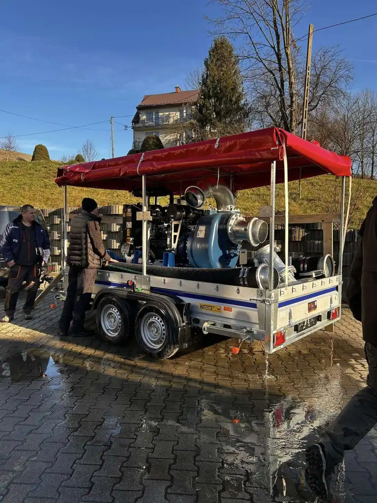 OSP Korzenna Centrum z nową pompą