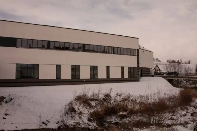 Kończy się budowa hali sportowo-widowiskowej w Korzennej