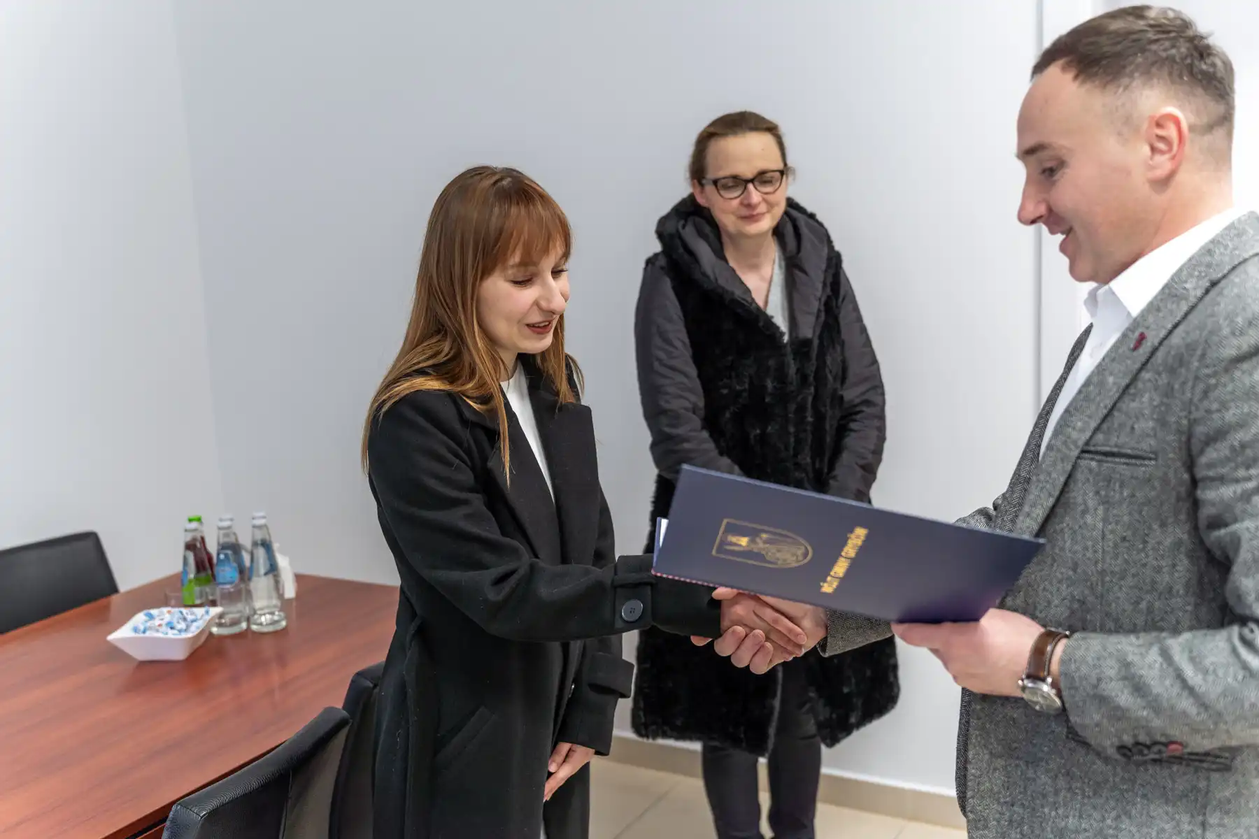 Stypendia dla najzdolniejszych. Wójt Gminy Grybów nagrodził najlepszych studentów
