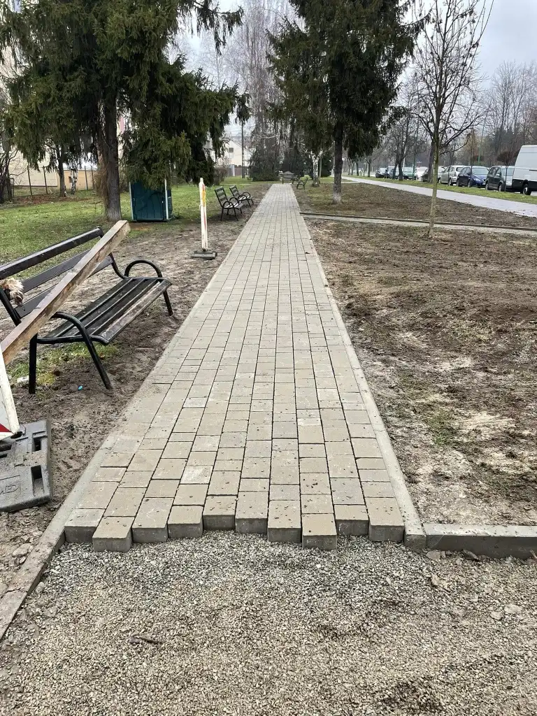 Nowy chodnik na Barskiej. Remont dobiega końca