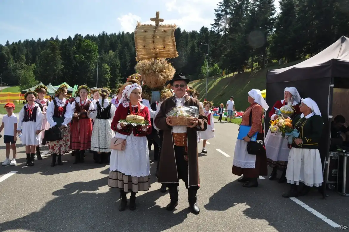 Barwne dożynki w Ptaszkowej