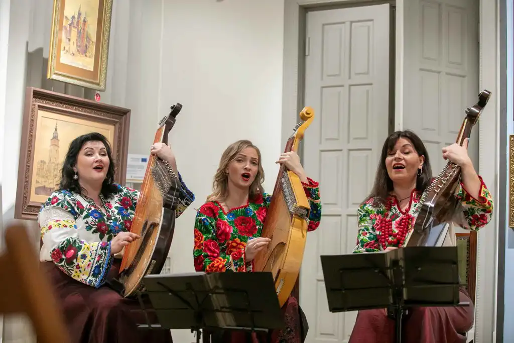 Koncert ukraińskich bandurzystek w Muzeum Okręgowym