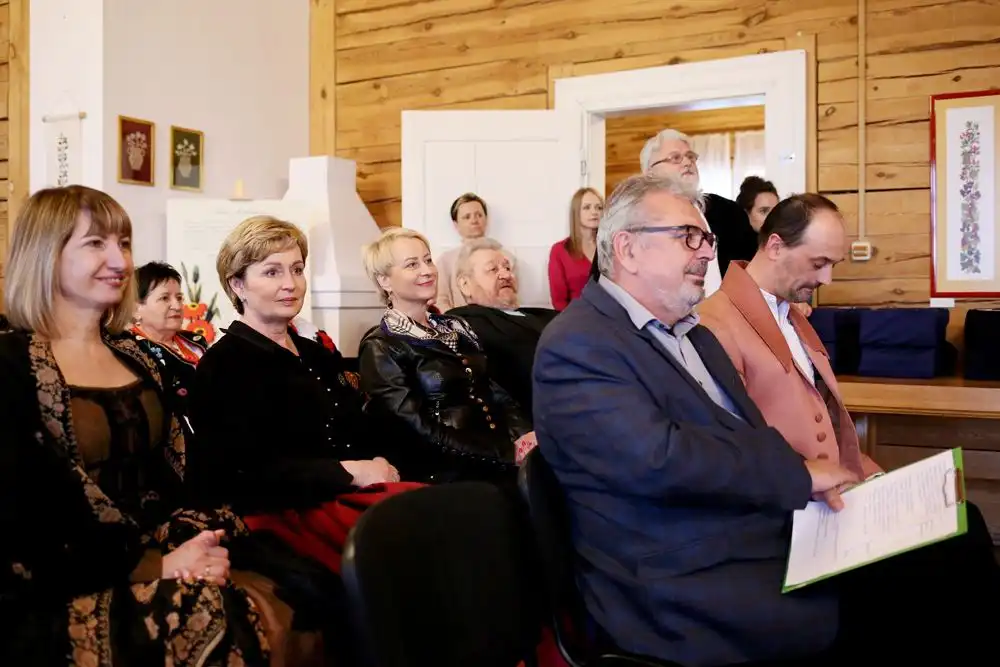 Krakowiacy, Lachy i Górale. Opowieść o strojach wsi małopolskiej