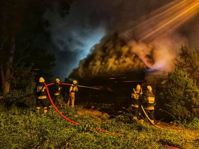 Pożar w Moszczenicy Niżnej. Płonął drewniany spichlerz