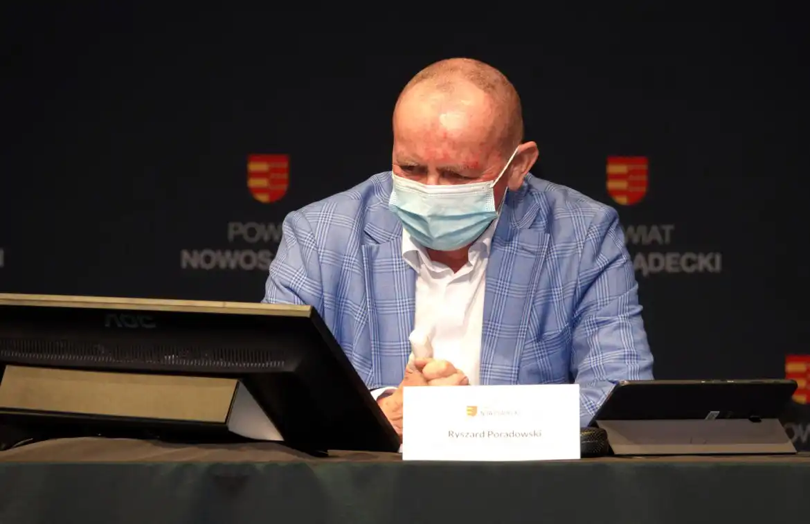 O inwestycjach i remontach zniszczonych wskutek powodzi dróg, na Sesji Rady Powiatu Nowosądeckiego