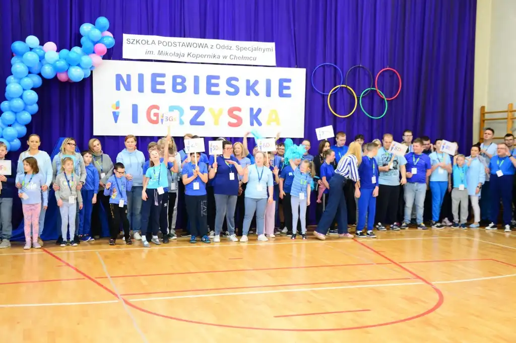 „Niebieskie Igrzyska 2025”. Dzień radości i akceptacji w Chełmcu