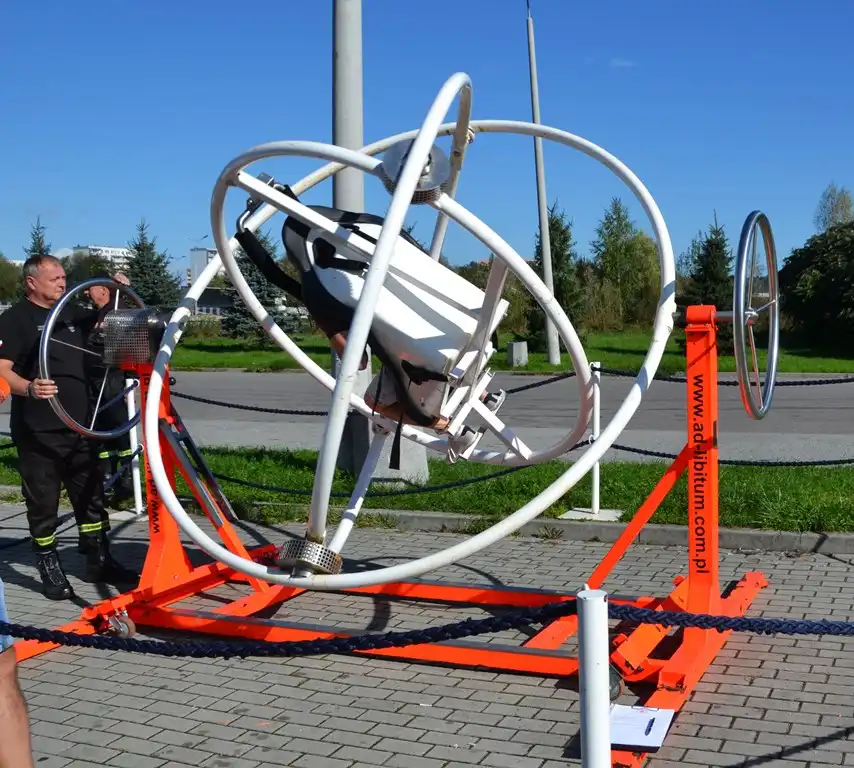 Bezpieczeństwo na drogach pod lupą sądeckiej Policji: ROADPOL Safety Days i „Mistrzu, zwolnij” w akcji