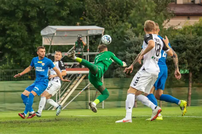 Zwycięski mecz z Puszczą. Drużyna Sandecji wraca z Niepołomic z kompletem punktów
