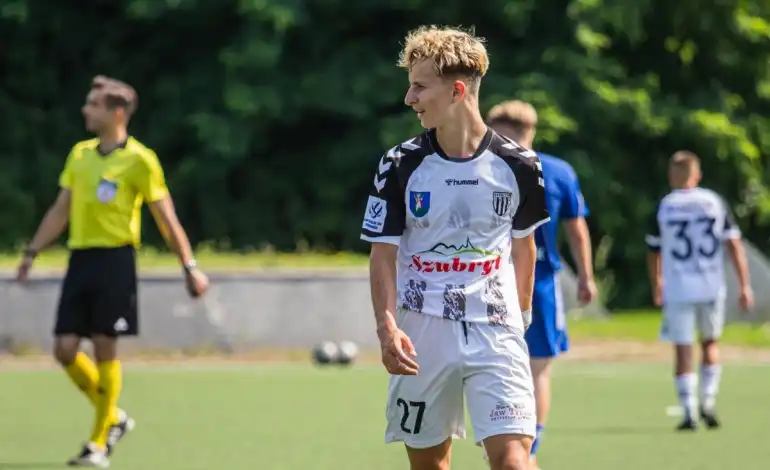 W meczu Centralnej Ligi Juniorów U-17 Legia Warszawa pokonuje Sandecję Nowy Sącz