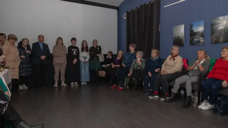Kultura łączy pokolenia. Wernisaż seniorów i młodzieży w Krynicy-Zdroju