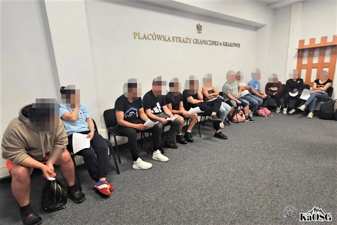 13 cudzoziemców zatrzymanych w powiecie myślenickim. Posługiwali się fałszywymi dokumentami