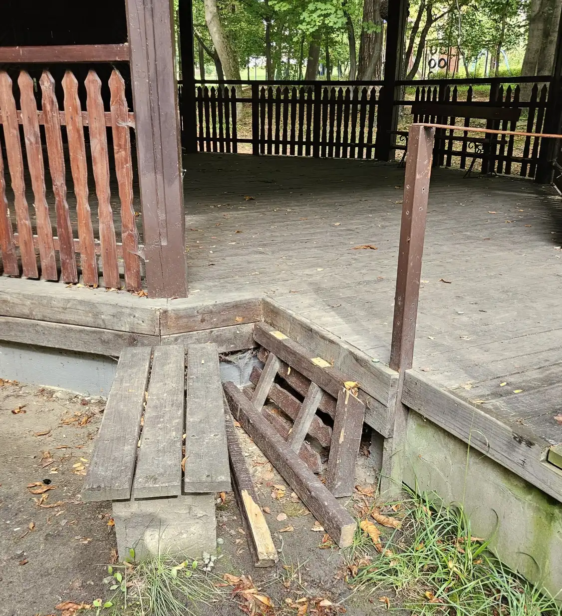 Kolejny akt wandalizmu w Parku MacGarveya. Miasto przypomina o konsekwencjach