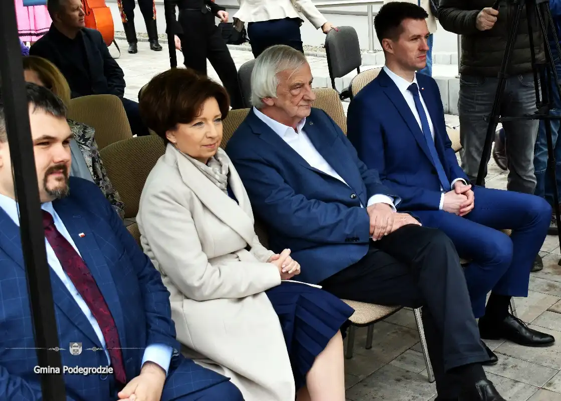 Minister Rodziny i Polityki Społecznej Marlena Maląg odwiedziła seniorów Gminy Podegrodzie