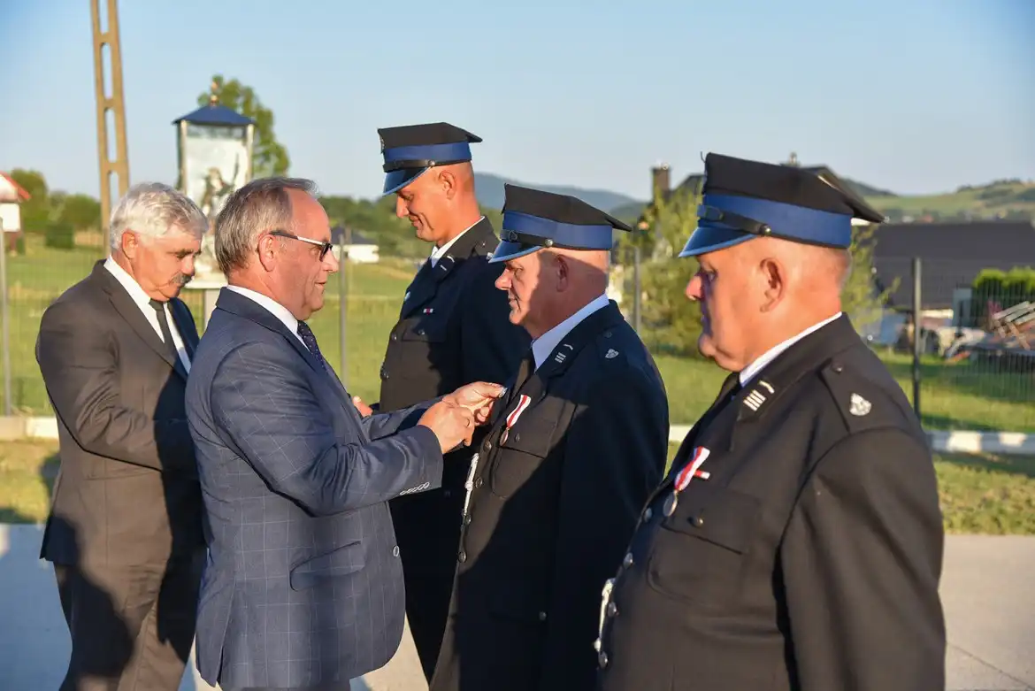 Strażacy ze Starej Wsi świętują: nowy sprzęt i rocznica patrona. Wręczono odznaczenia