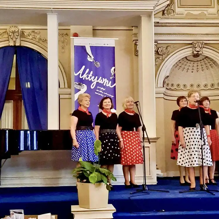 Aktywni Seniorzy Krynicy-Zdroju zachwycają artystycznym repertuarem