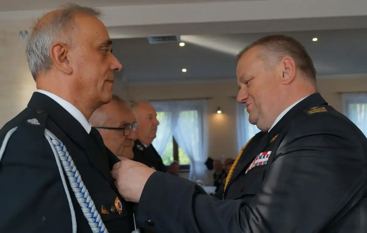 Starosta nowosądecki uhonorował druhów z Czerńca i zapowiedział zwiększenie dofinansowania OSP w powiecie