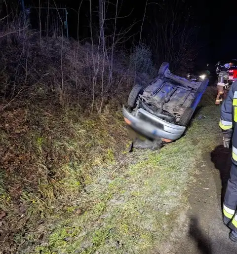 Dwie godziny akcji ratunkowej w Mochnaczce Wyżnej. Wypadek i poślizg karetki