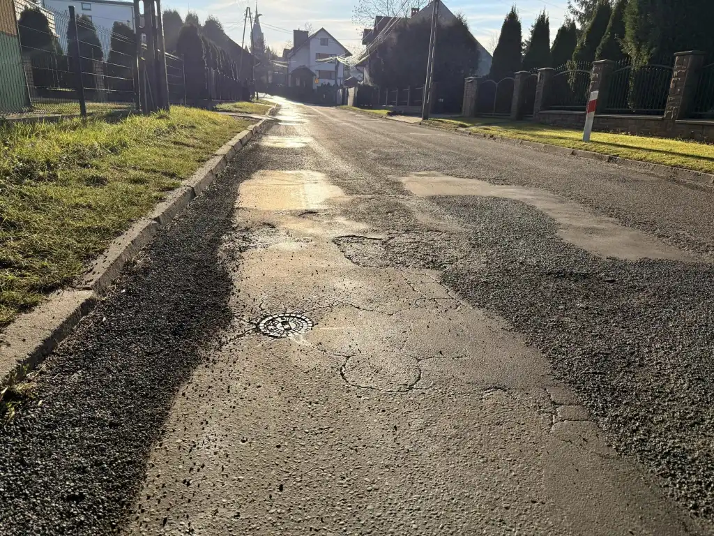 Zniszczona Elektrodowa w Biegonicach wreszcie doczeka się remontu