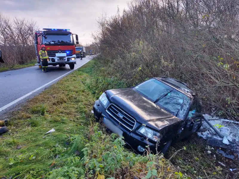 Witowice Dolne: Samochód wypadł z drogi i dachował