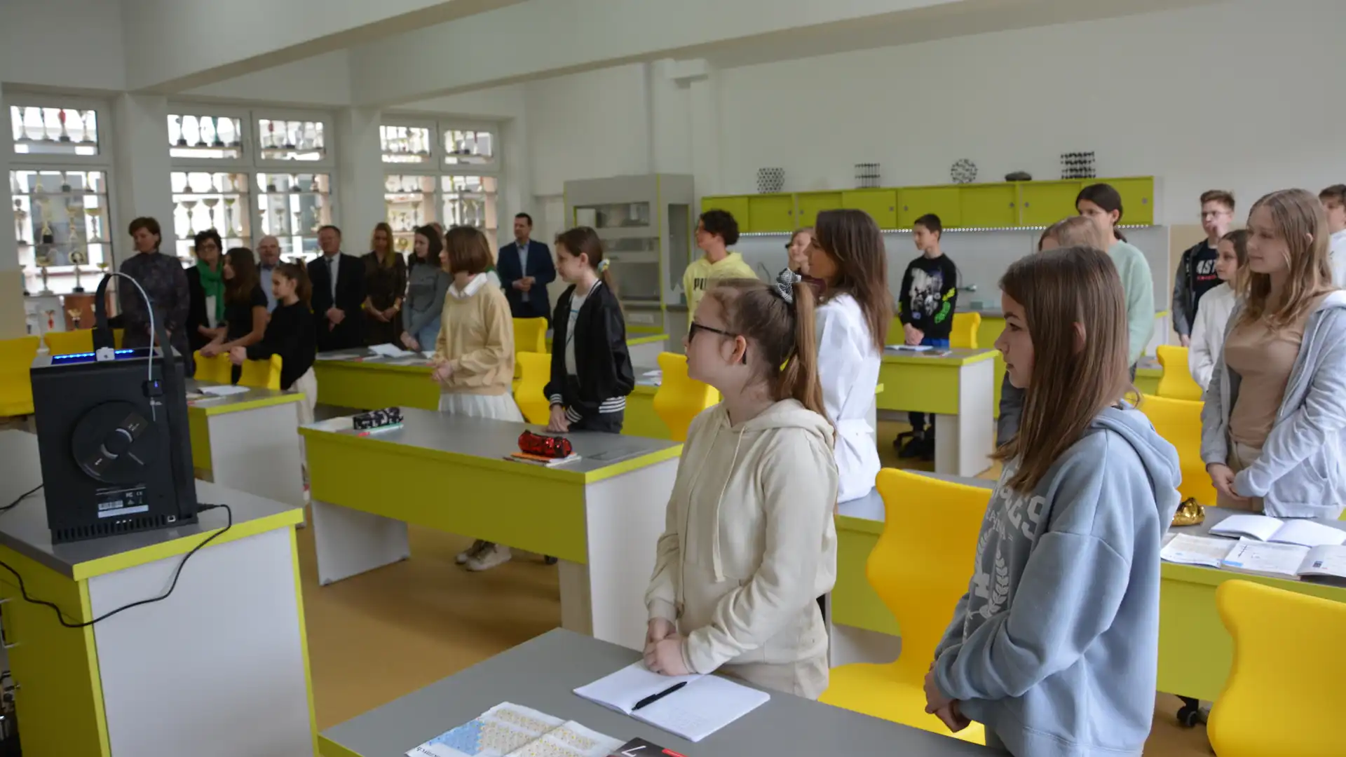 W Szkole Podstawowej w Wielogłowach jest nowa pracownia chemiczno-fizyczna