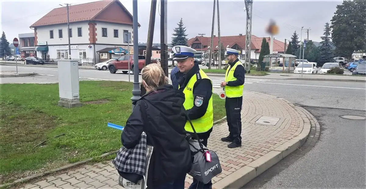 ROADPOL Safety Days z sądecką drogówką. Był symulator dachowania i alkogogle