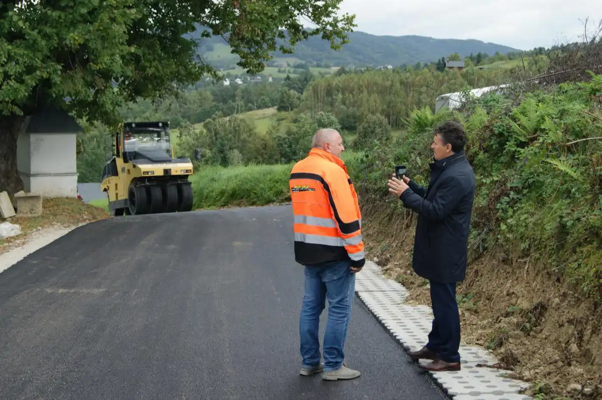 Dwie ważne inwestycje drogowe w Gminie Kamionka Wielka zakończone