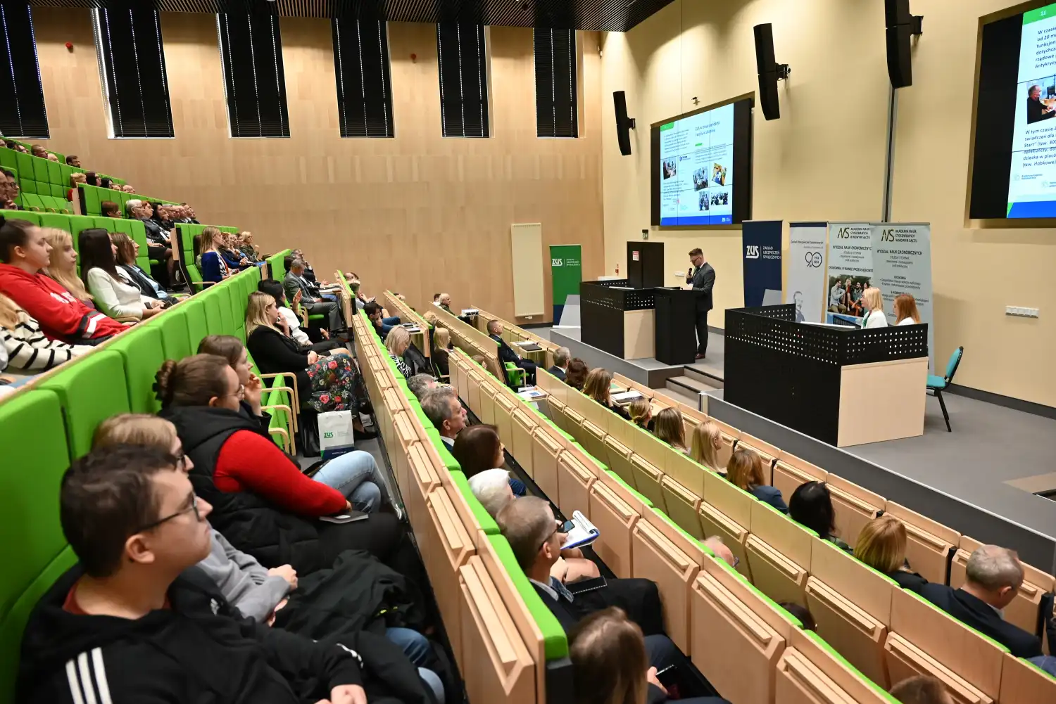 90 lat Zakładu Ubezpieczeń Społecznych. Konferencja jubileuszowa w Nowym Sączu