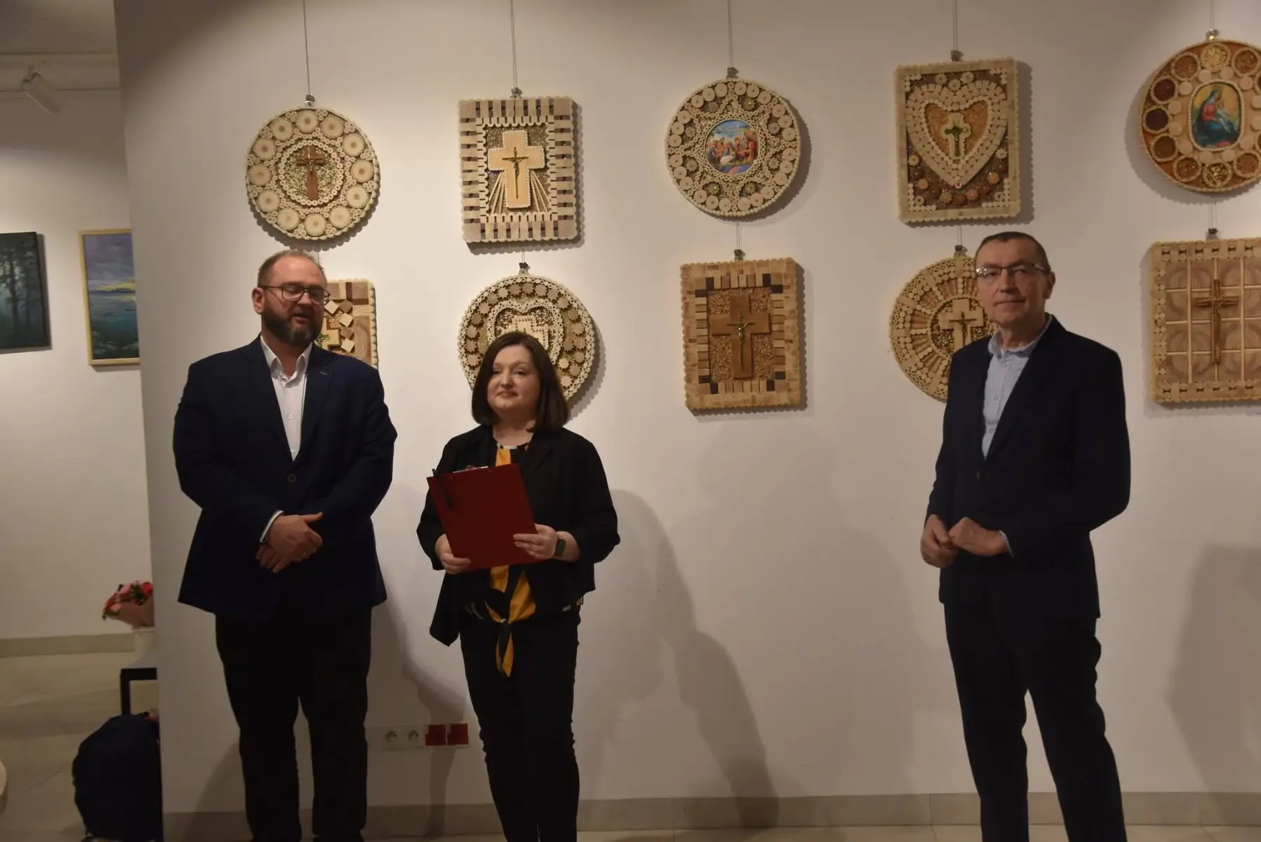 Sztuka jako most międzypokoleniowy. Wernisaż artystów z gminy Kamienica
