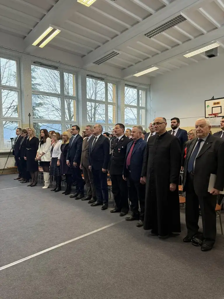 Historyczny dzień w Szkole Podstawowej w Olszanie. Sztandar na 40-lecie