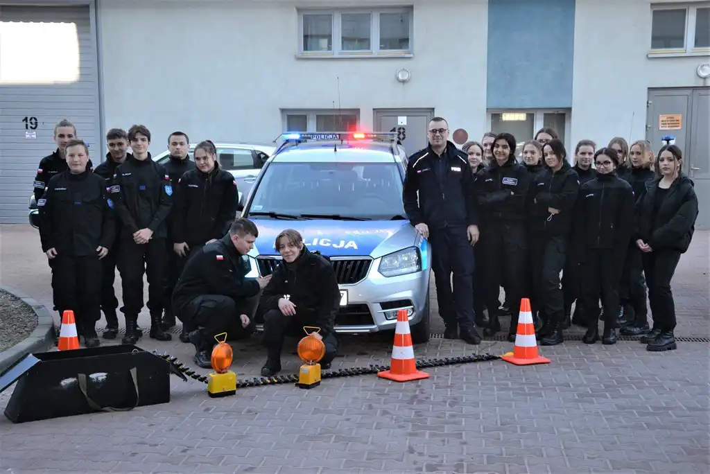 Uczniowie ZS w Marcinkowicach w sądeckiej komendzie