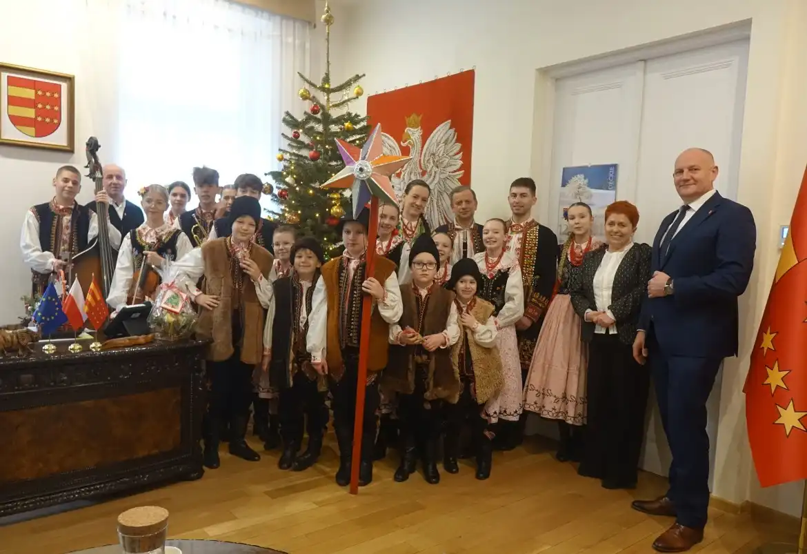Lachy z kolędą u starosty. Świąteczne życzenia w gwarze