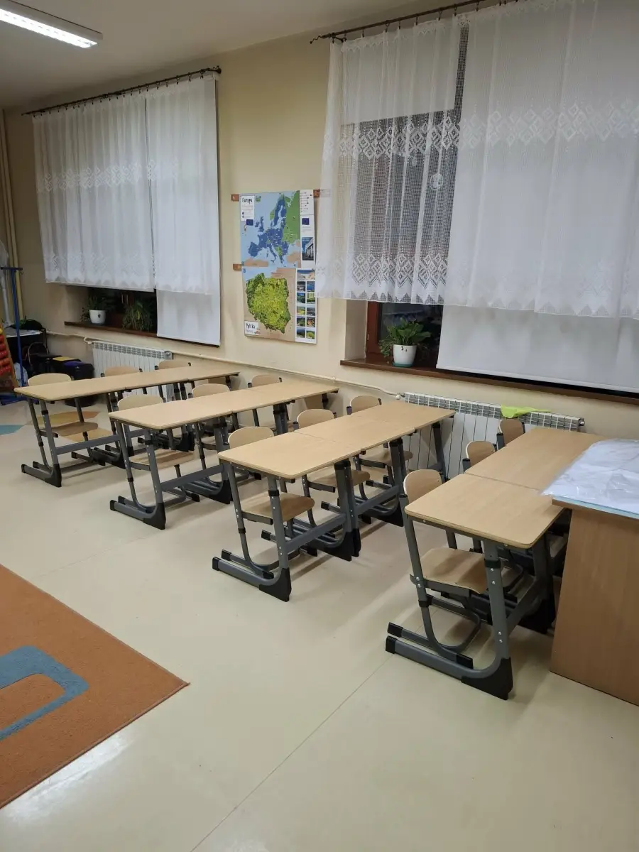 Nowe sale, klimatyzacja i monitoring. Duża modernizacja szkoły w Stroniu