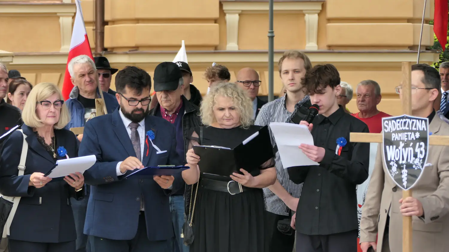 Pamięć, krzyże i mocne słowa. Marsz Wołyński po raz dwunasty przeszedł przez Nowy Sącz