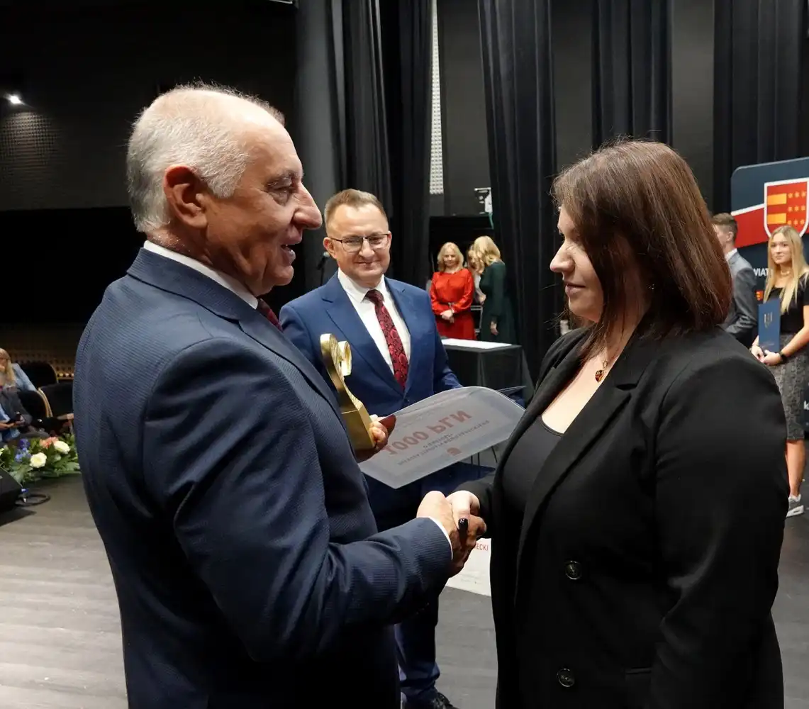 Gala „Sądeckie Oblicza Wolontariatu”. Starosta nagrodził wolontariuszy zaangażowanych w niesienie pomocy innym