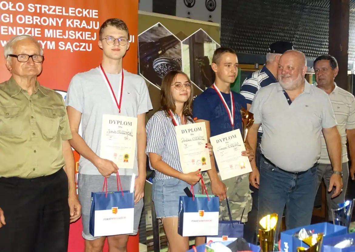 Medale, puchary i słodkości dla najlepszych strzelców
