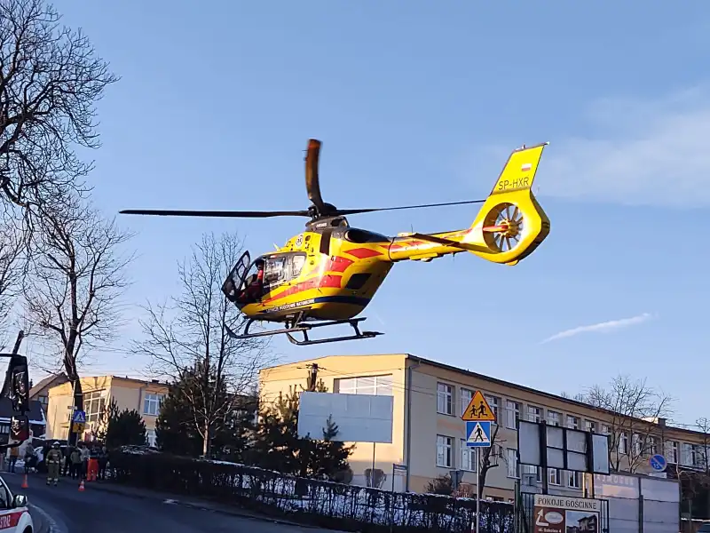 Grybów: Mężczyzna został wciągnięty do maszyny drogowej