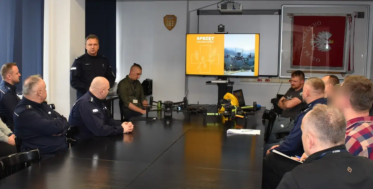 Drony w służbie bezpieczeństwa. Policjanci z Limanowej na szkoleniu