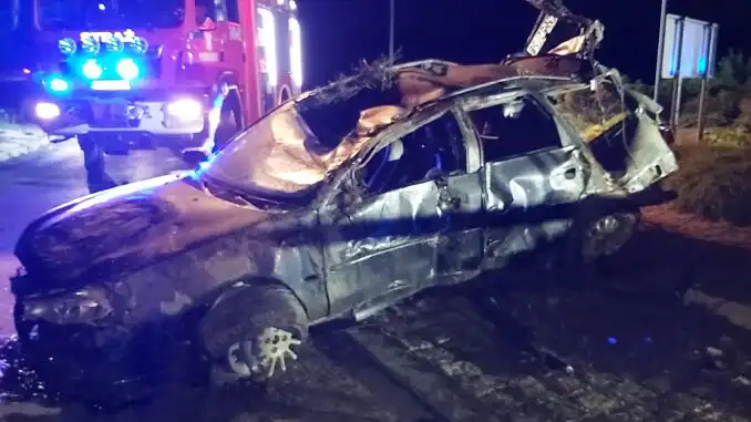Wypadek w Naszacowicach. Dachowała osobówka. Kierowcy nie było na miejscu zdarzenia