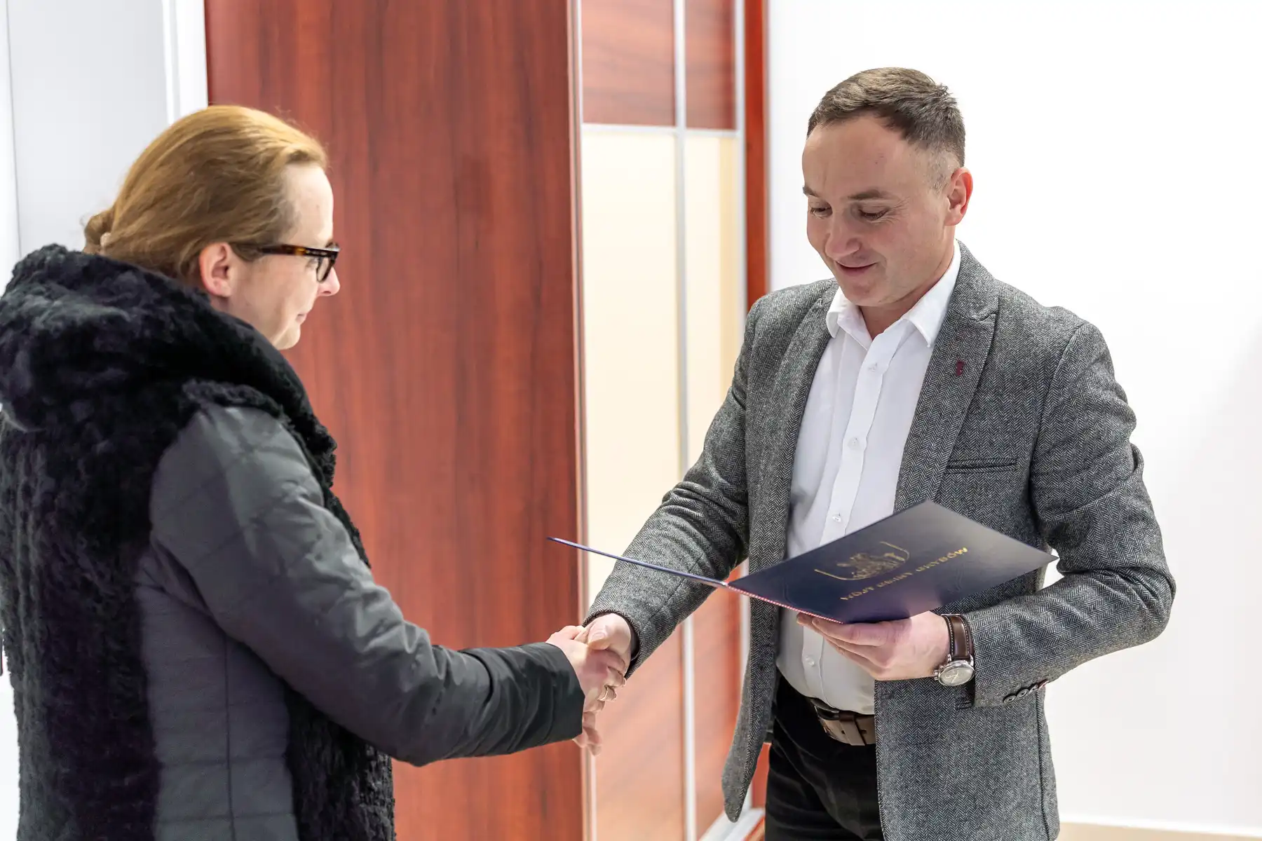 Stypendia dla najzdolniejszych. Wójt Gminy Grybów nagrodził najlepszych studentów