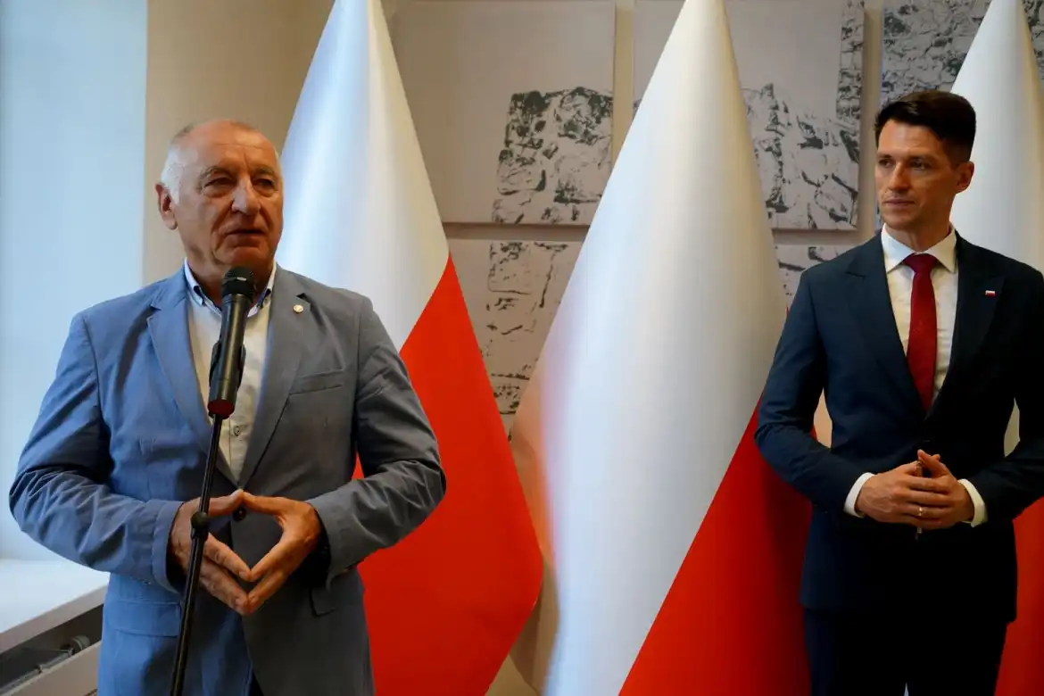 Podpisano umowę na remont drogi Czarny Potok – Szczereż