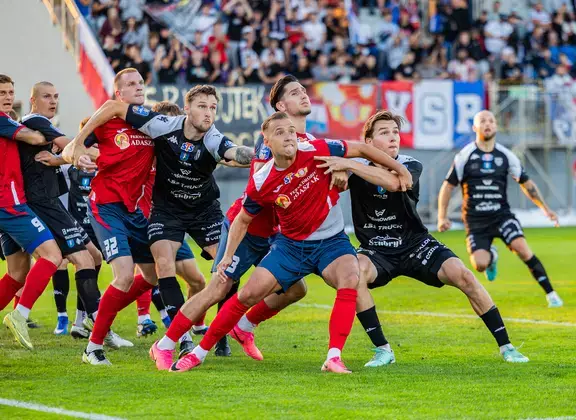 Sandecja goniła wynik, ale bez happy endu. Polonia wygrywa 3:2