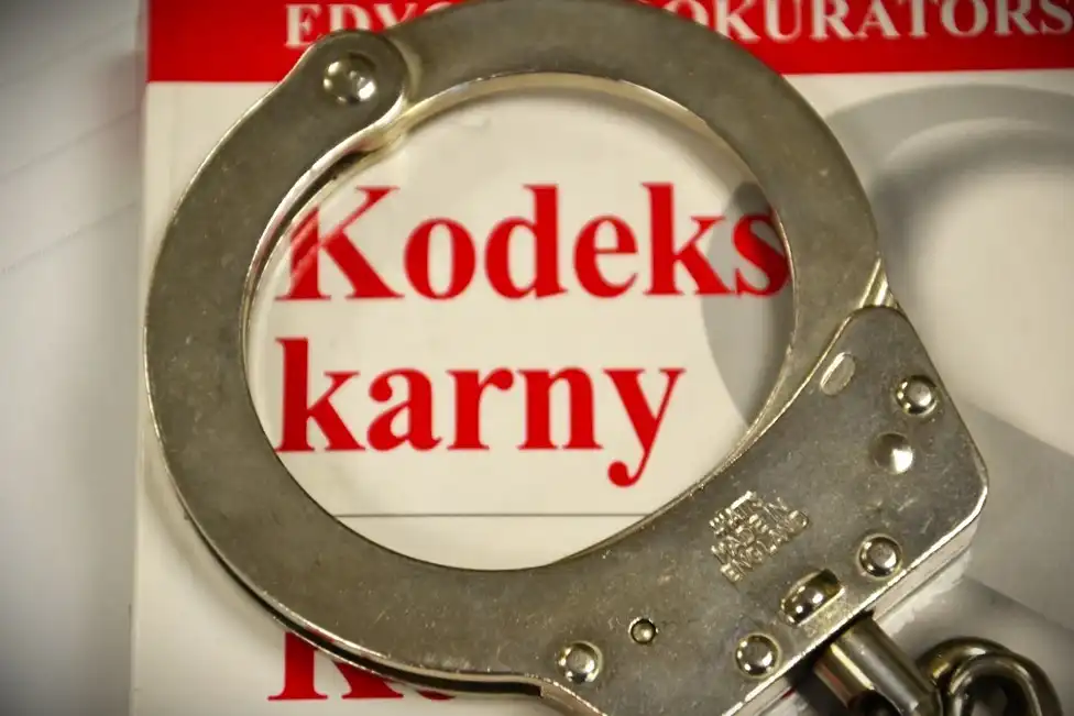 29-latek okradł sklep i groził sprzedawcy. Jest już w rękach policji