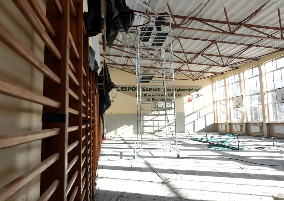 Kończy się remont sali gimnastycznej w Zespole Szkół Ponadpodstawowych w Nawojowej